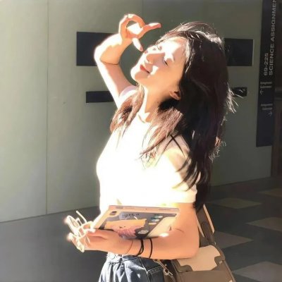 她苟活成了王者